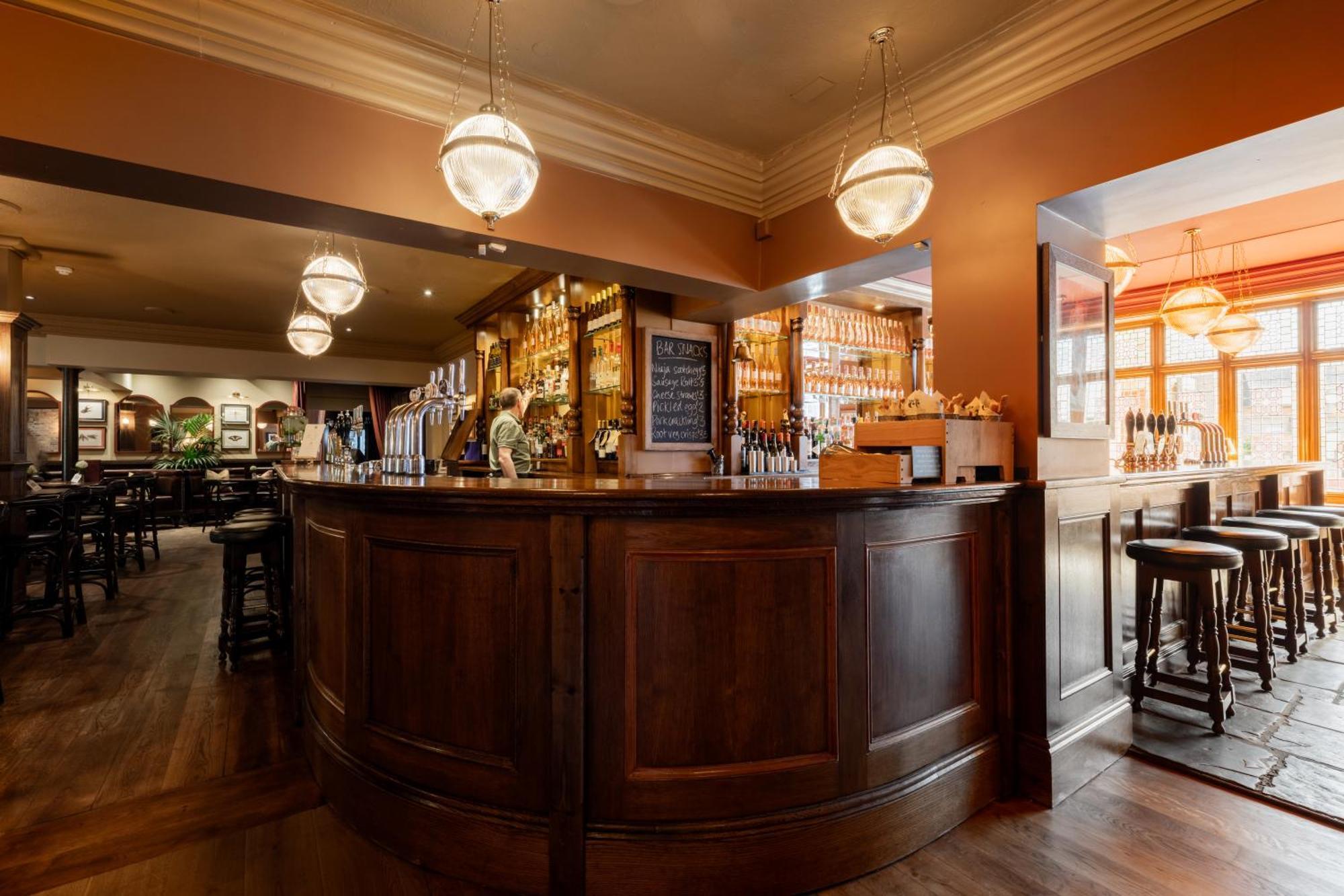 Crown Hotel Chertsey Exterior photo